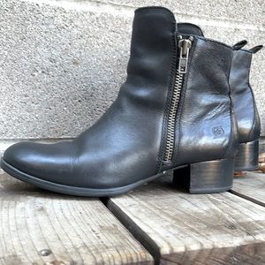 BORN DUAL ZIPPER BOOTIES 7.5